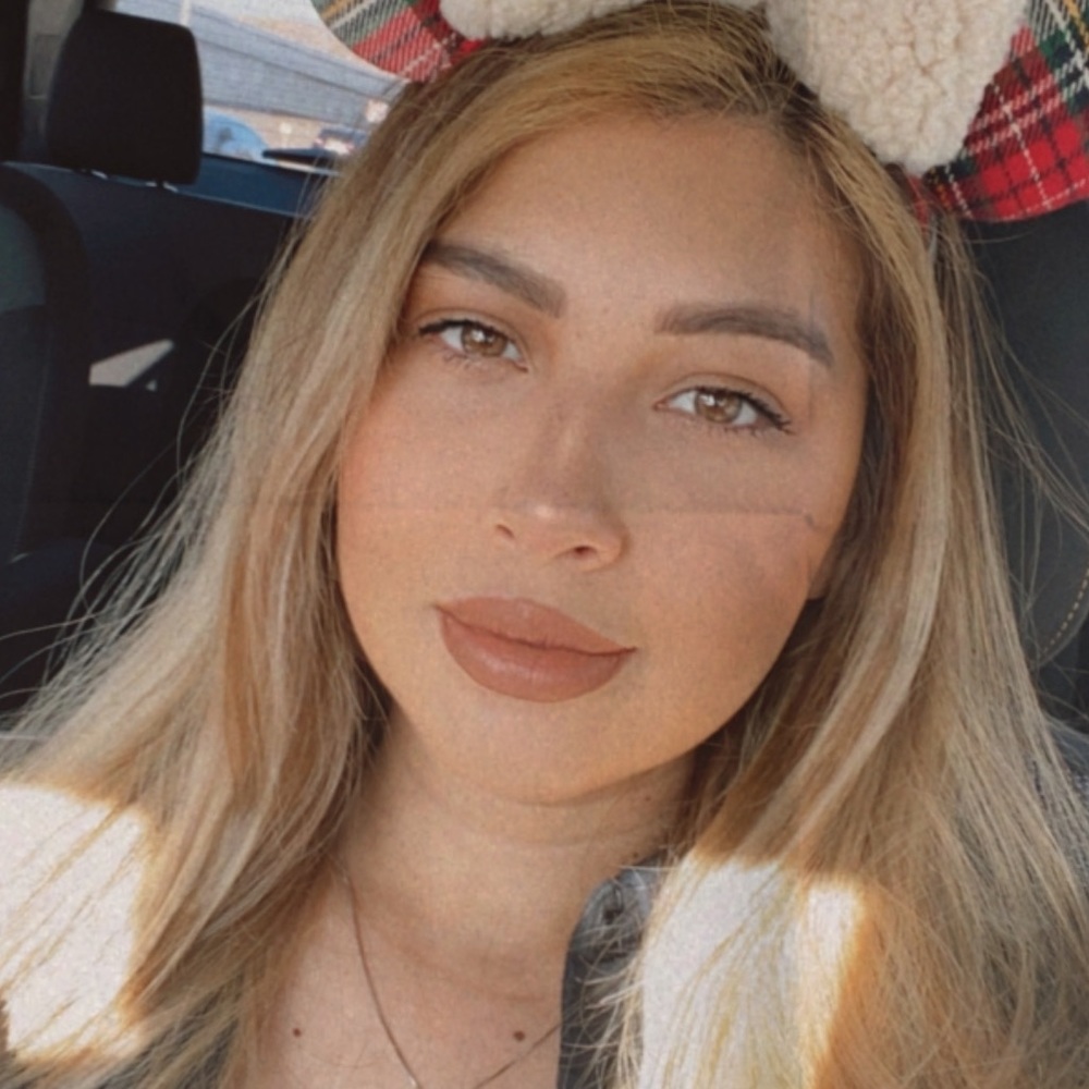 Meet your Posher, Adriana